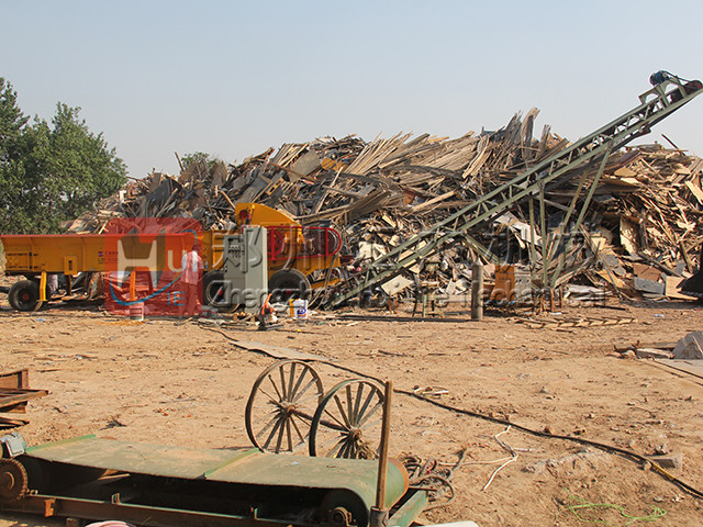 河北沧州木材综合破碎机生产现场